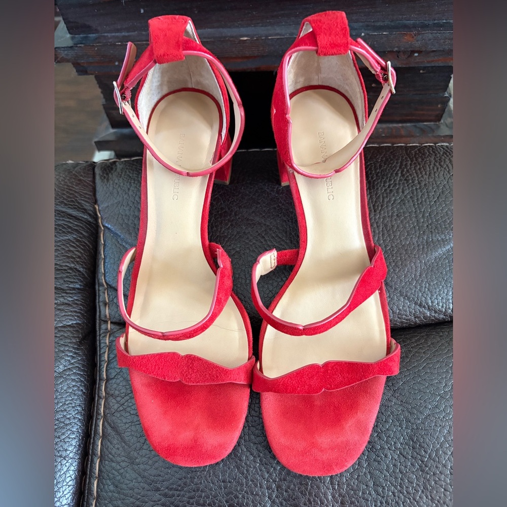 Banana Republic- Beautiful suade Red heels size 8